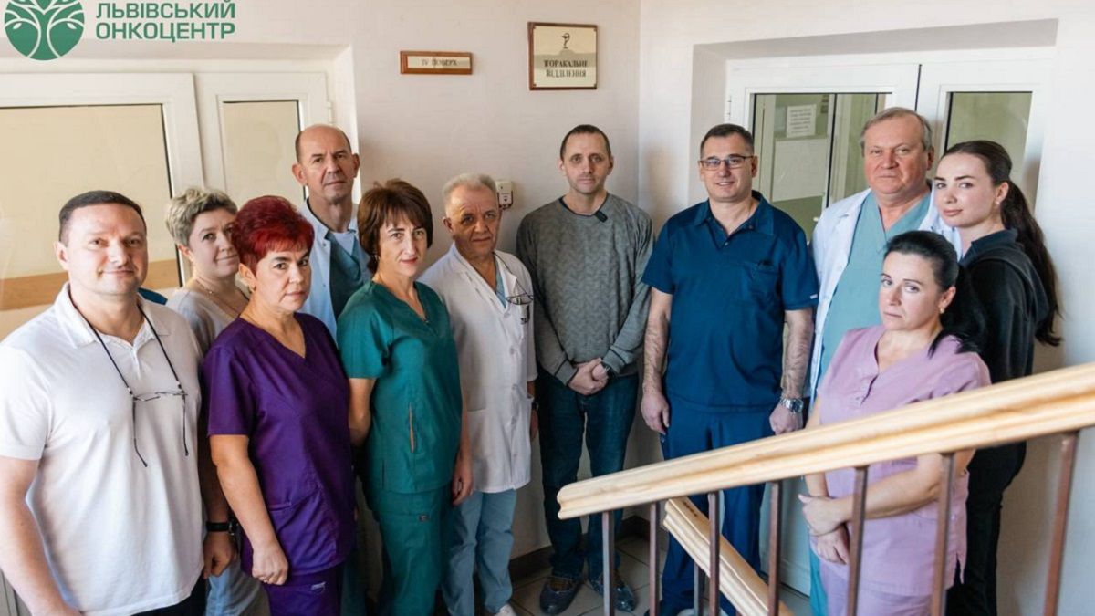 Львівські онкологи успішно прооперували 42-річного пацієнта з 10-кілограмовою пухлиною