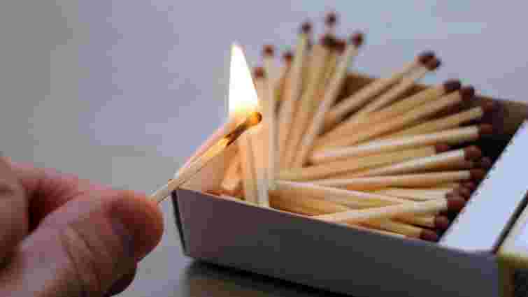 Навіщо ставлять сірникову коробку за унітаз: простий спосіб прибрати вологу і запах