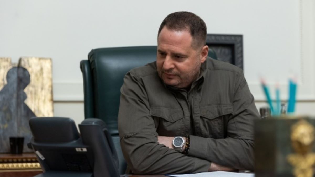 Після звільнення Андрія Єрмака трьох його радників залишили в Офісі президента