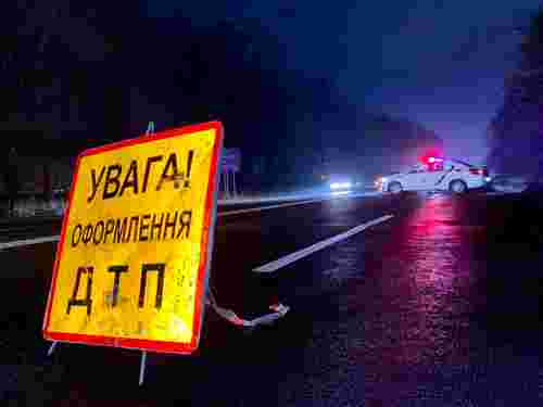 Чернівчанин намагався заколихати дитину в авто та скоїв ДТП