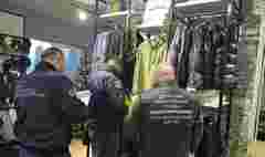 Під час обшуків на підпільному виробництві одягу на Львівщині вилучили майна на 14 млн грн