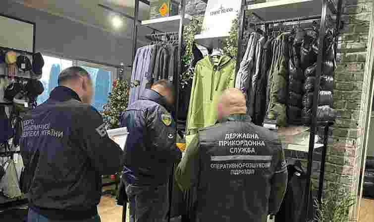 Під час обшуків на підпільному виробництві одягу на Львівщині вилучили майна на 14 млн грн