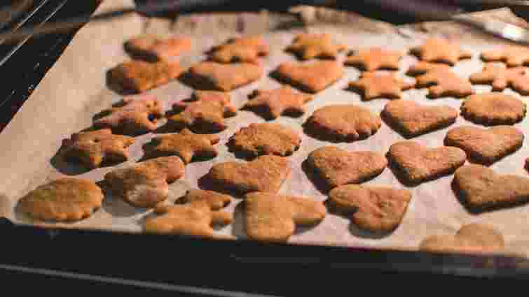 М'яке імбирне печиво без підгорілих країв: яку температуру обрати для випікання