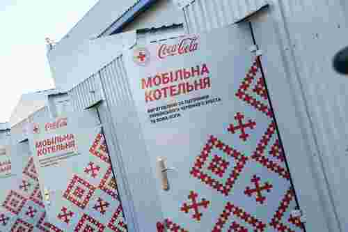 З теплом, водою та планами на майбутнє: як Кока-Кола і УЧХ підтримують громади