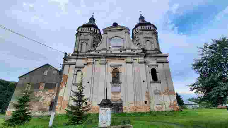 Костели, замки і надгробки: які памʼятки Львівщини відреставрують за польські гроші