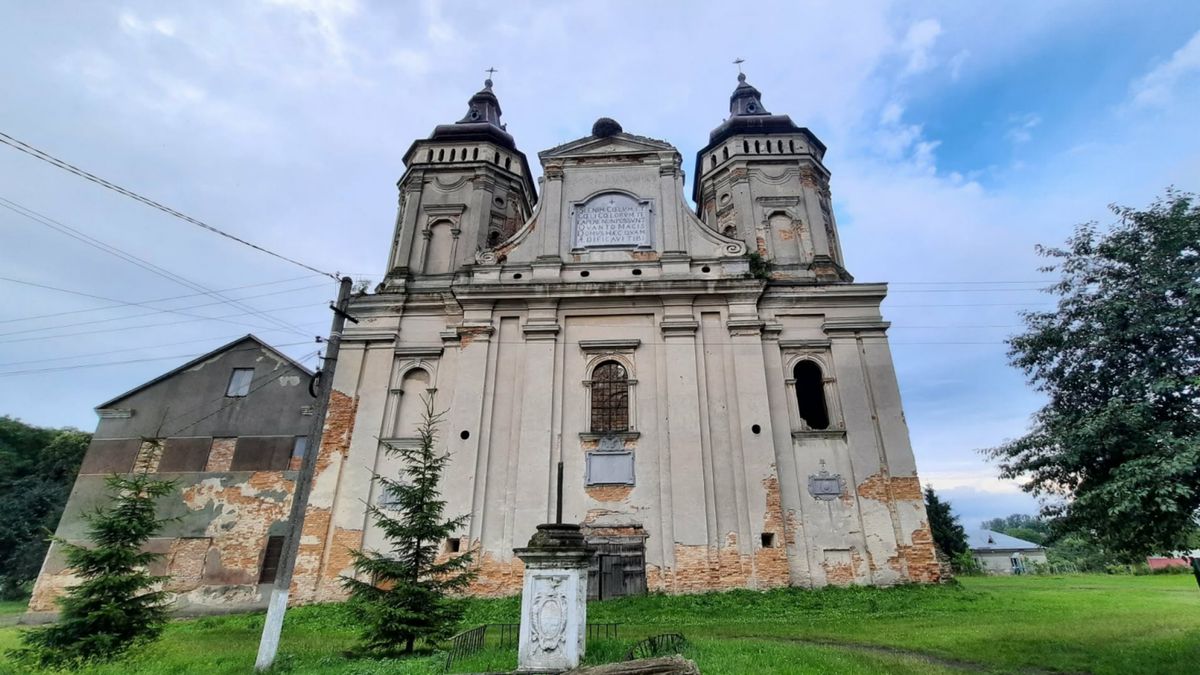 Костели, замки і надгробки: які памʼятки Львівщини відреставрують за польські гроші
