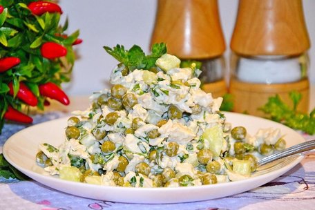 Польський салат з оселедцем і горошком. Рецепт дня