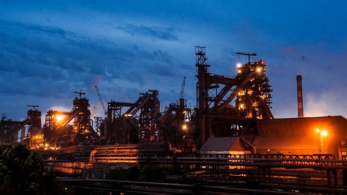 Через російські обстріли зупинилося виробництво «Запоріжсталі»