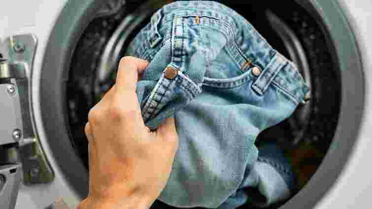Зберегти форму та колір: як правильно прати джинси