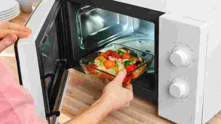Швидко й ефективно: як рівномірно підігріти страву в мікрохвильовці