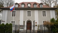 Польща вирішила примусово не виселяти росіян із закритого консульства у Гданську