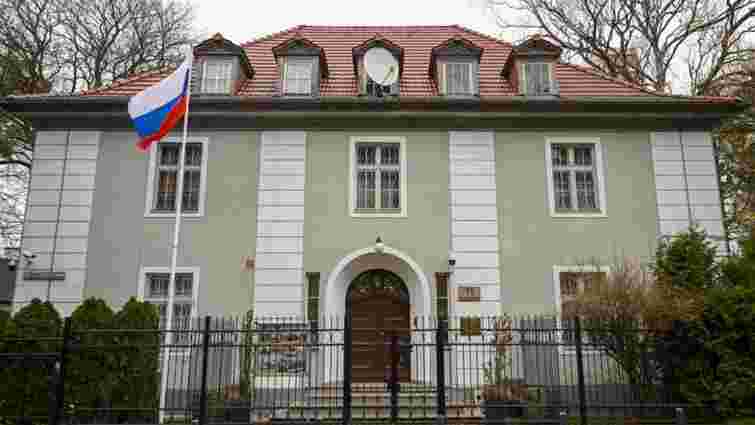 Польща вирішила примусово не виселяти росіян із закритого консульства у Гданську
