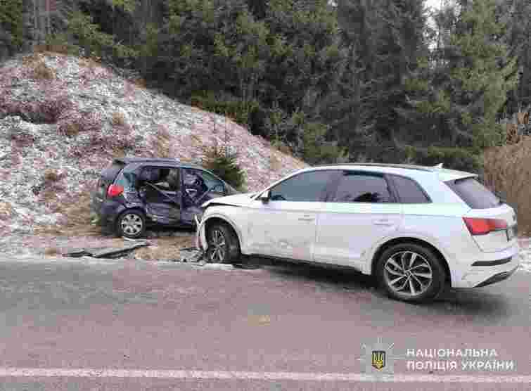 На Львівщині водійка Hyundai Getz спричинила ДТП, 15-річний пасажир потрапив до реанімації