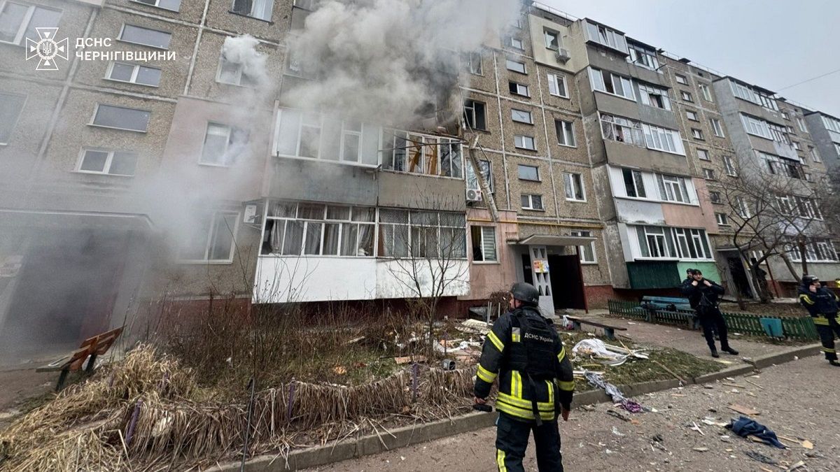 На Різдво росіяни вдарили по ринку у Херсоні та багатоповерхівці у Чернігові, є загиблі