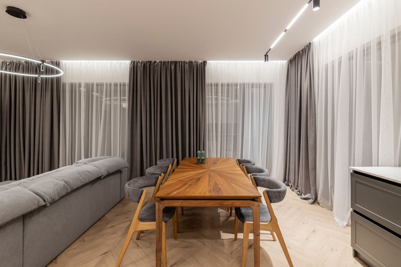 Штори надають кімнаті певної атмосфери