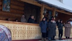 У Космачі на Прикарпатті сотні вірян не допустили на різдвяну службу