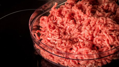 Ідеальні пропорції для котлет: скільки хліба та цибулі потрібно додати до фаршу 