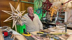 Місія – зберегти традиції: як львівська родина понад 20 років виготовляє різдвяні звізди