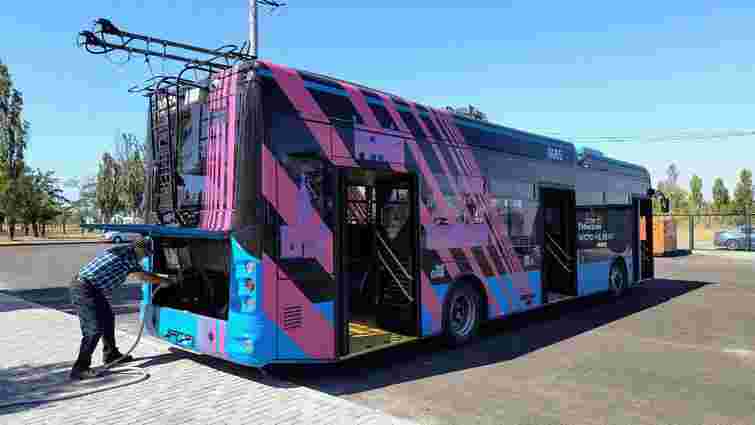 Чернівці закупили три нові тролейбуси PTS за 55 млн грн