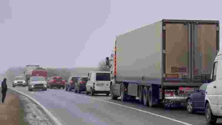 На дорозі Львів – Івано-Франківськ ускладнений рух через ожеледицю