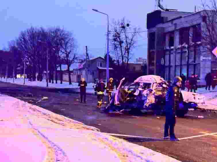 Росіяни вдарили КАБами по трасі в Харкові, є загиблі та поранені