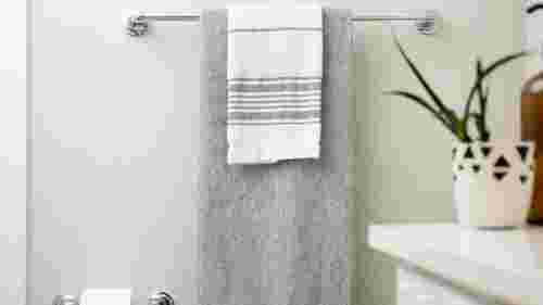 Ви робите це неправильно: як вішати мокрі рушники, щоб вони швидко висихали