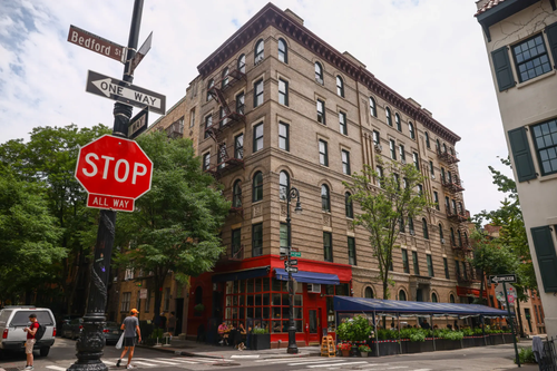 Будинок з серіалу «Друзі» в Нью-Йорку продали за 32,7 млн доларів