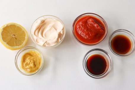 7 найкращих соусів, якими можна заправити салати замість майонезу