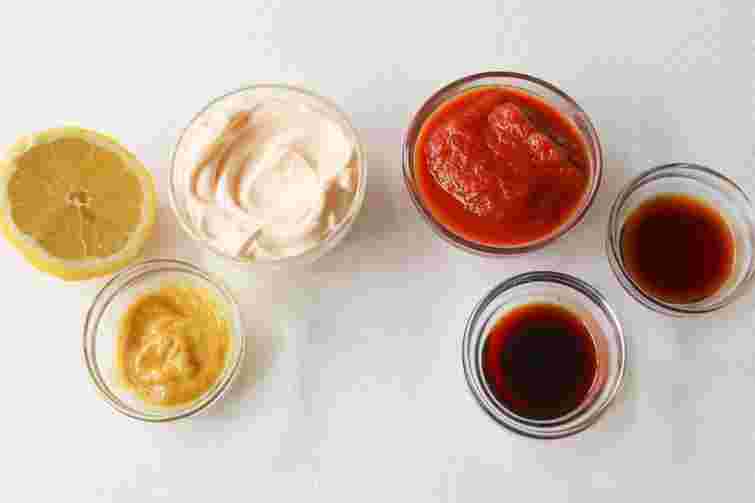 7 найкращих соусів, якими можна заправити салати замість майонезу