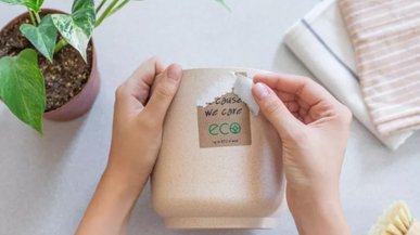 Ні сліду, ні липкості: як видалити наклейки з будь-якої поверхні