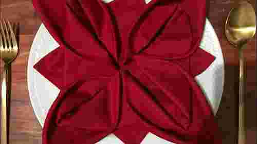 Естетика столу: як скласти серветки красиво п'ятьма способами