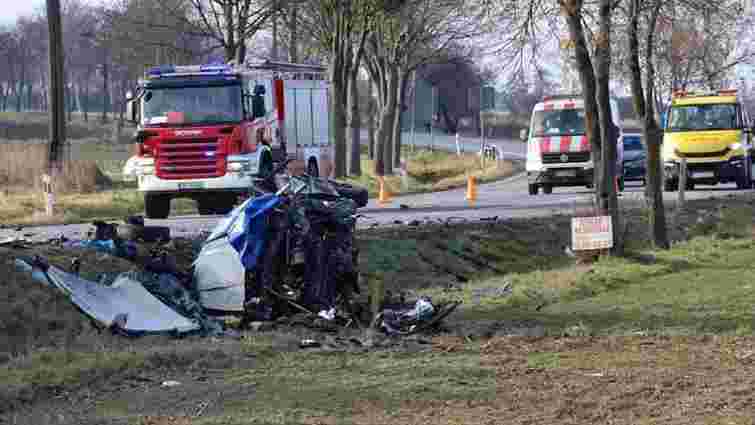 У важкій аварії в Польщі загинули п'ятеро українців У важкій аварії в Польщі загинули п'ятеро українців