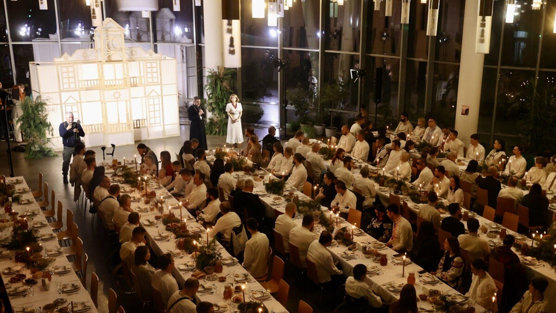 Благодійна різдвяна вечеря в трапезній УКУ. Фото ЛМР