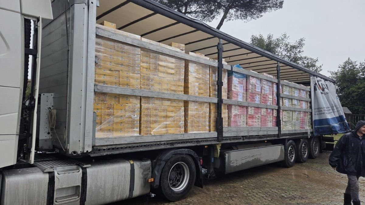 Папа Римський передав Україні 100 тис. порцій супу швидкого приготування
