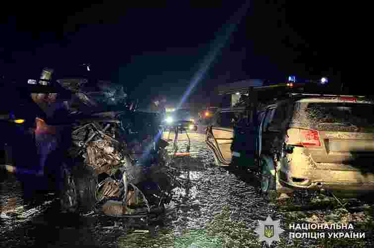 На трасі Київ – Харків маршрутка зіткнулася з двома легковиками, є загиблий 