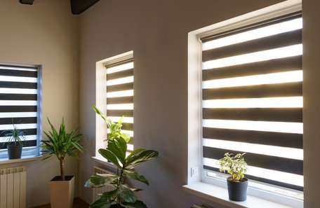 Обираємо ролети на вікна: на що слід обовʼязково звернути увагу