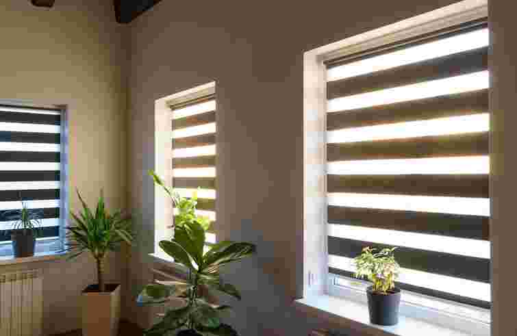 Обираємо ролети на вікна: на що слід обовʼязково звернути увагу