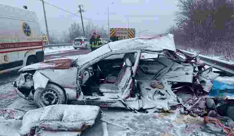 Біля Тернополя в смертельній ДТП загинуло двоє неповнолітніх та жінка