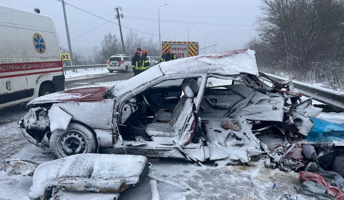 Біля Тернополя в смертельній ДТП загинуло двоє неповнолітніх та жінка