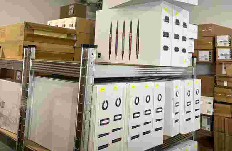 Шахраї реалізували підроблену техніку відомих брендів на 30 млн грн