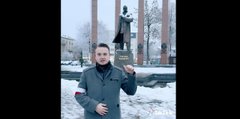 Проросійський польський політик записав провокативне відео біля пам'ятника Бандері у Львові