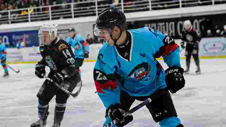 Клуб чемпіонату України з хокею призупинив свою участь у змаганнях, висловивши недовіру ФХУ