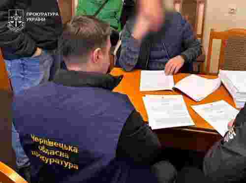 На Буковині посадовця Служби відновлення викрили на розтраті 2,5 млн грн