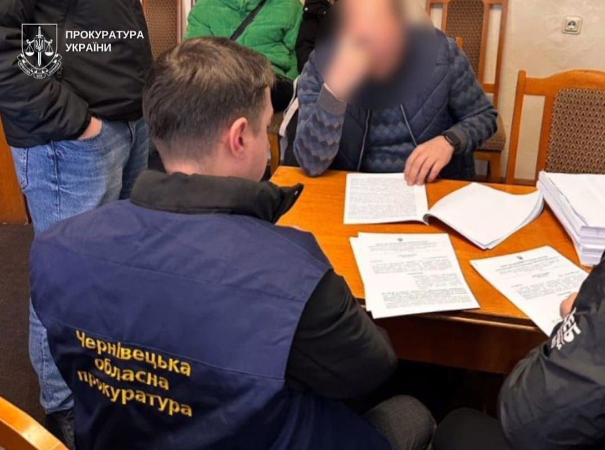 На Буковині посадовця Служби відновлення викрили на розтраті 2,5 млн грн