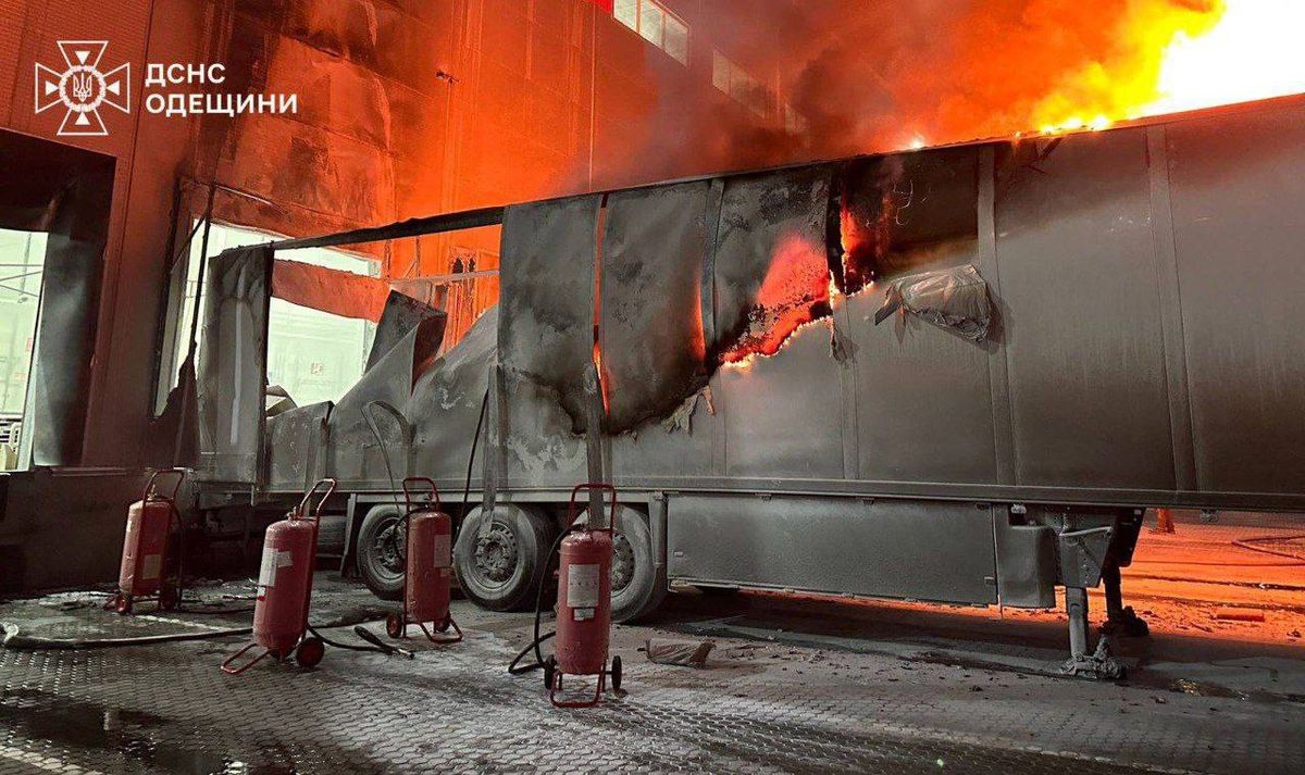 Під час атаки Росії на Одещину згоріли посилки «Нової пошти» на 2,3 млн грн