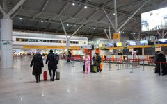 В аеропорту Варшави затримали українця із пристроєм для глушіння радіохвиль