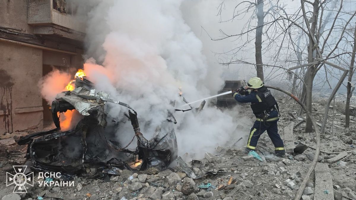 Росія вдарила по багатоповерхівці в Харкові, загинула мати з дитиною