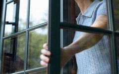 У Шептицькому 53-річна жінка послизнулася і випала з дев’ятого поверху