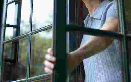 У Шептицькому 53-річна жінка послизнулася і випала з дев’ятого поверху