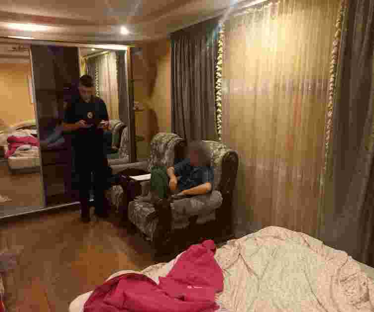 Педофіл отримав довічне увʼязнення за зґвалтування 13-річної рівнянки